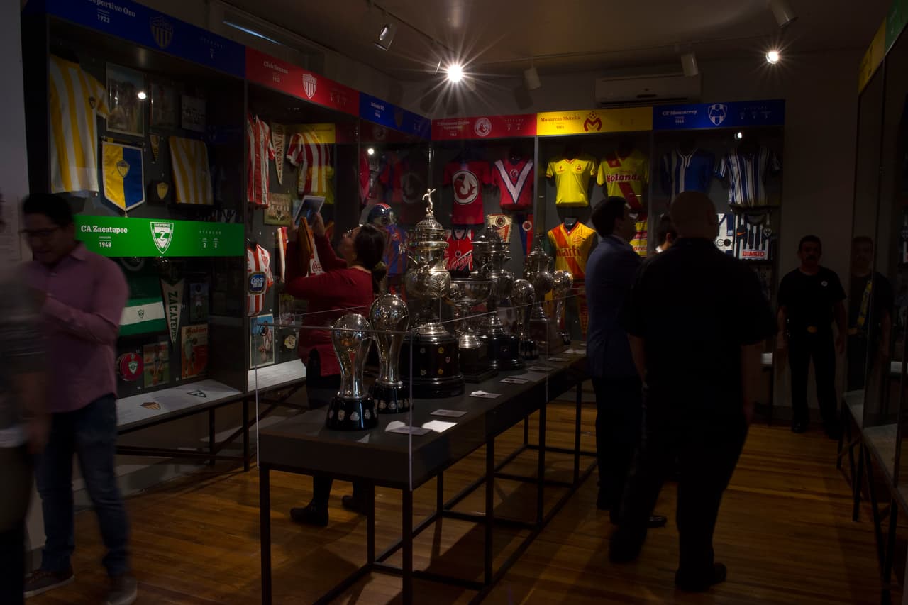 El recorrido del fútbol mexicano en esta exposición no solo es por el paso de los años sino por la extensión del país.