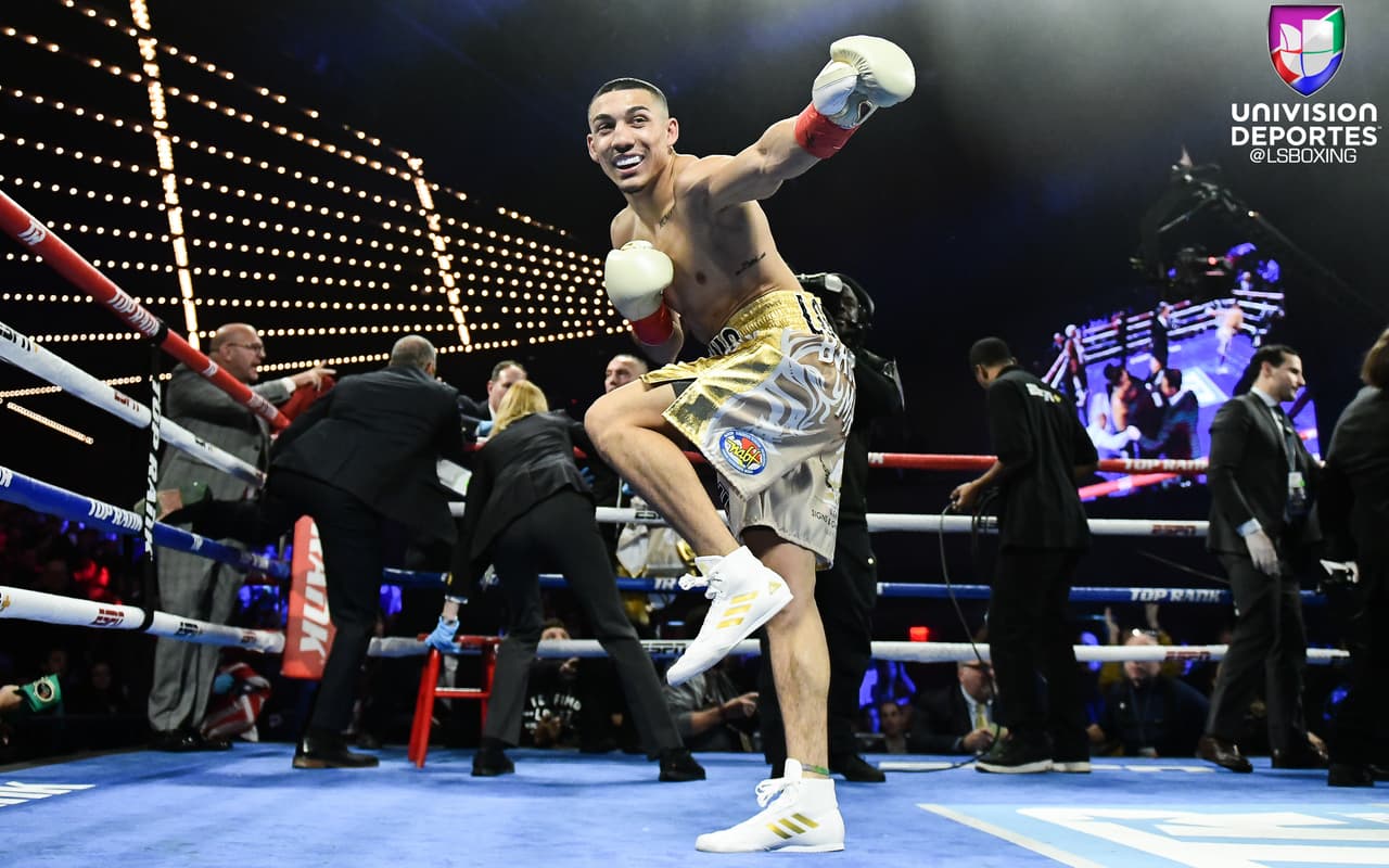 Teofimo López bien podría haberse llevado desde ya el premio al nocaut del año, luego de noquear en 44 segundos a Mason Menard.