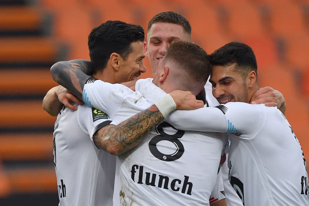 Lille OSC le demuestra al Lorient porque es el líder y los vencen 1-4 con goles de Jonathan Ikoné, Jérome Hergault , José Fonte y autogol de Andrew Gravillon.