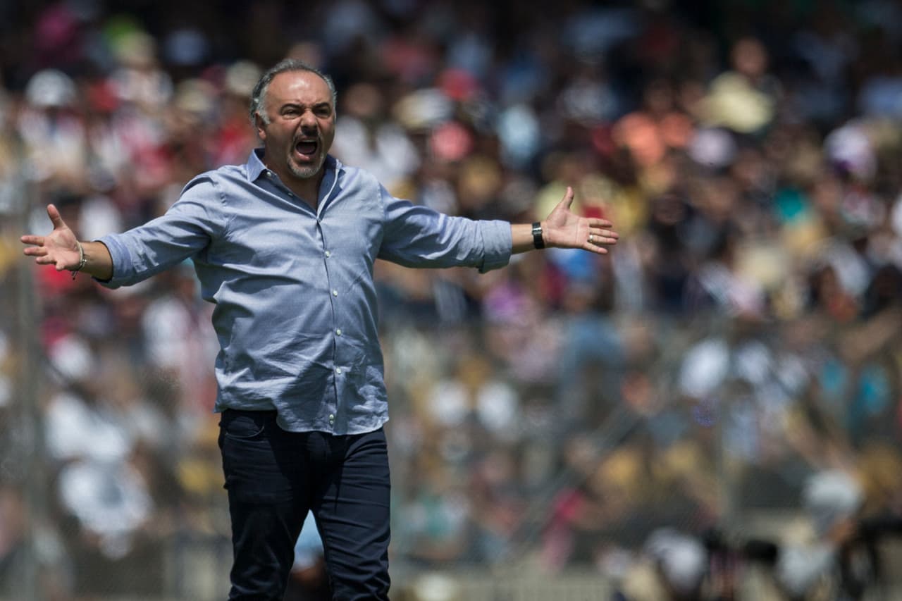 Hasta el momento, Guillermo Vásquez ha sido el último extranjero en dirigir una final de la Liga MX, tras su derrota en el Apertura-2015.