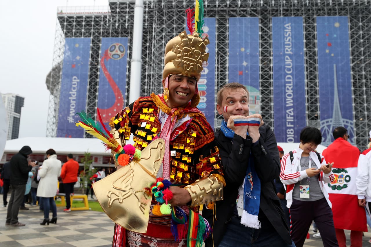 El colorido y fiesta de los fanáticos, en su mayoría de los incas, se apoderó de Ekaterinburgo en medio del partido entre Francia y Perú, en la segunda jornada del grupo C del Mundial de Rusia 2018.
