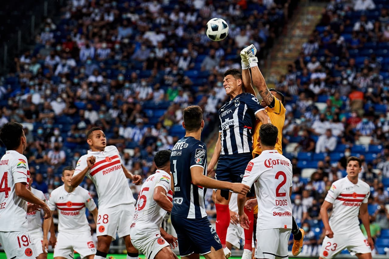 Jesús Gallardo y Rogelio Funes Mori son los encargados de hacer la diablura al Toluca y Monterrey gana 2-0.