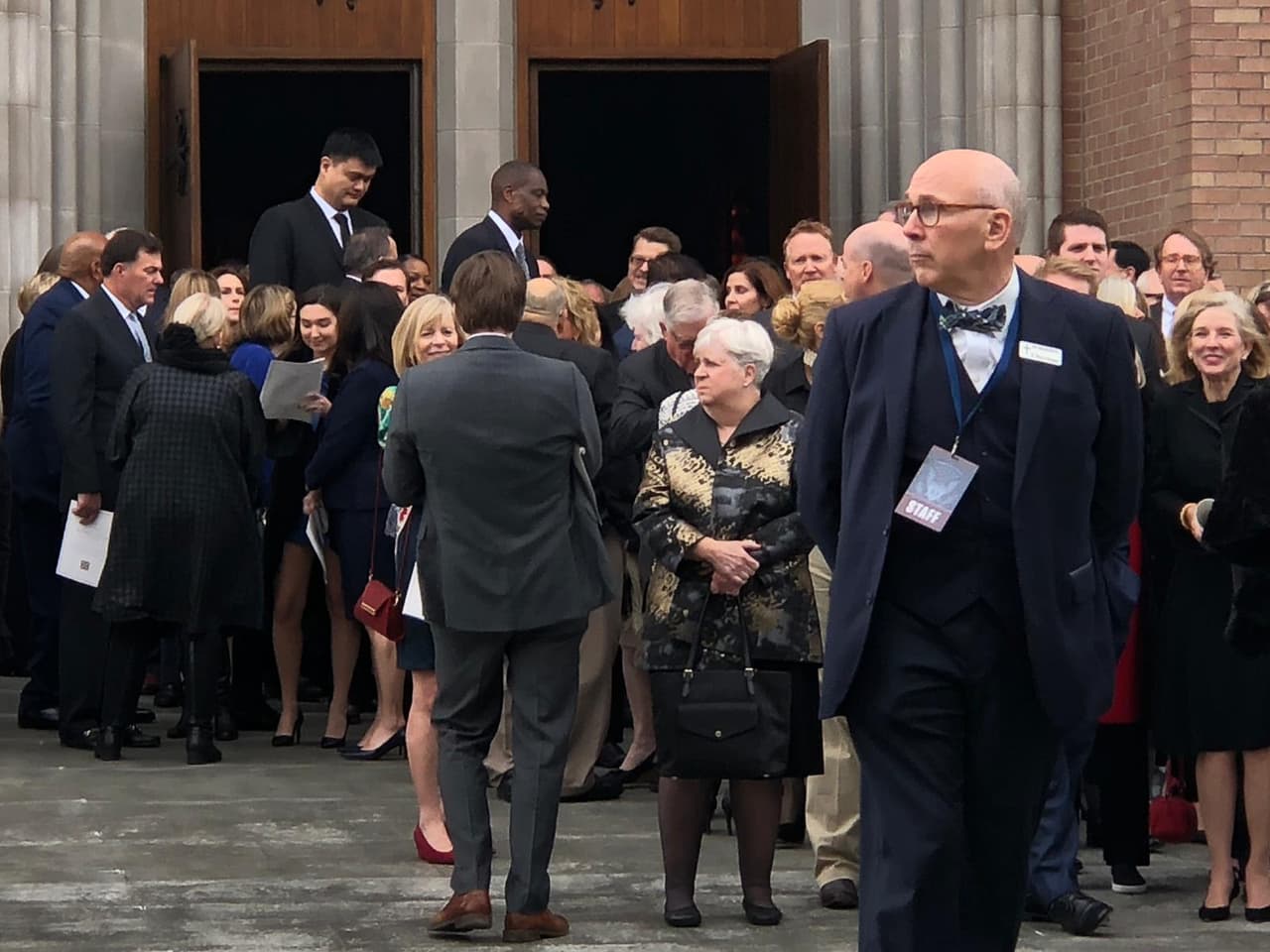 Los exjugadores de baloncesto Yao Ming y Dikembe Mutombo también acudieron a la celebración religiosa en St. Martin.