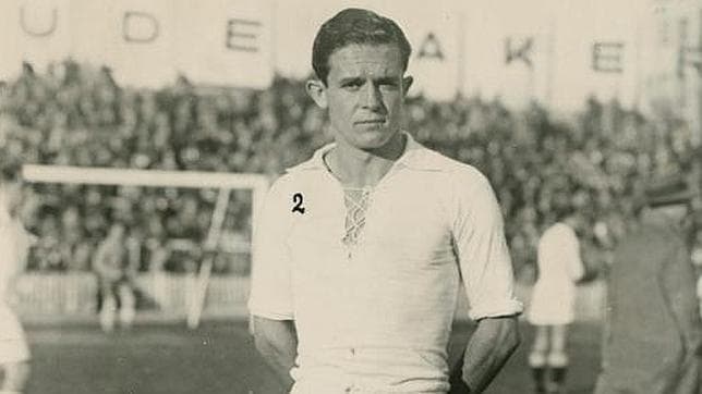 Por último, está 
<b>José Ramón Sauto</b> quien después de nacer en la Ciudad de México se fue muy niño a España en donde se formó como futbolista. Fue capitán del Madrid por largo tiempo y enfrentó al Barça en ocho oportunidades.