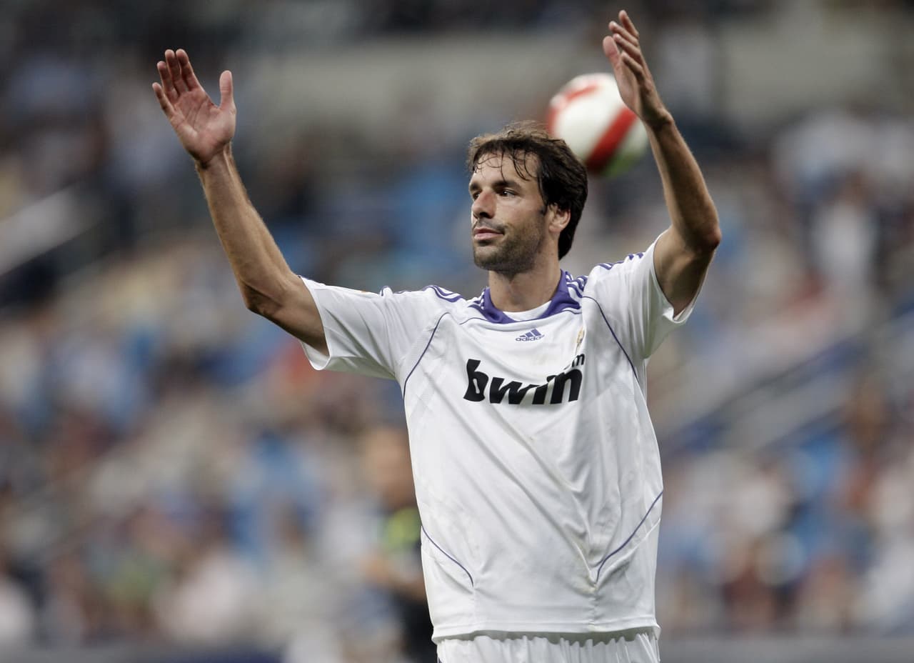 Ruud van Nistelrooy - El gran delantero holandés, que se sumó desde el Manchester United en el 2006, llegó a 64 goles y 13 asistencias jugando en el Madrid donde ganó el doblete de Liga.