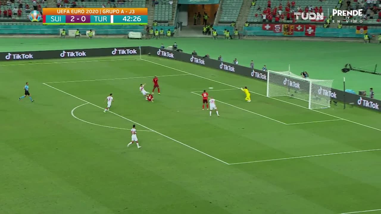 ¡TIRO ATAJADO! disparo por Mert Müldür.