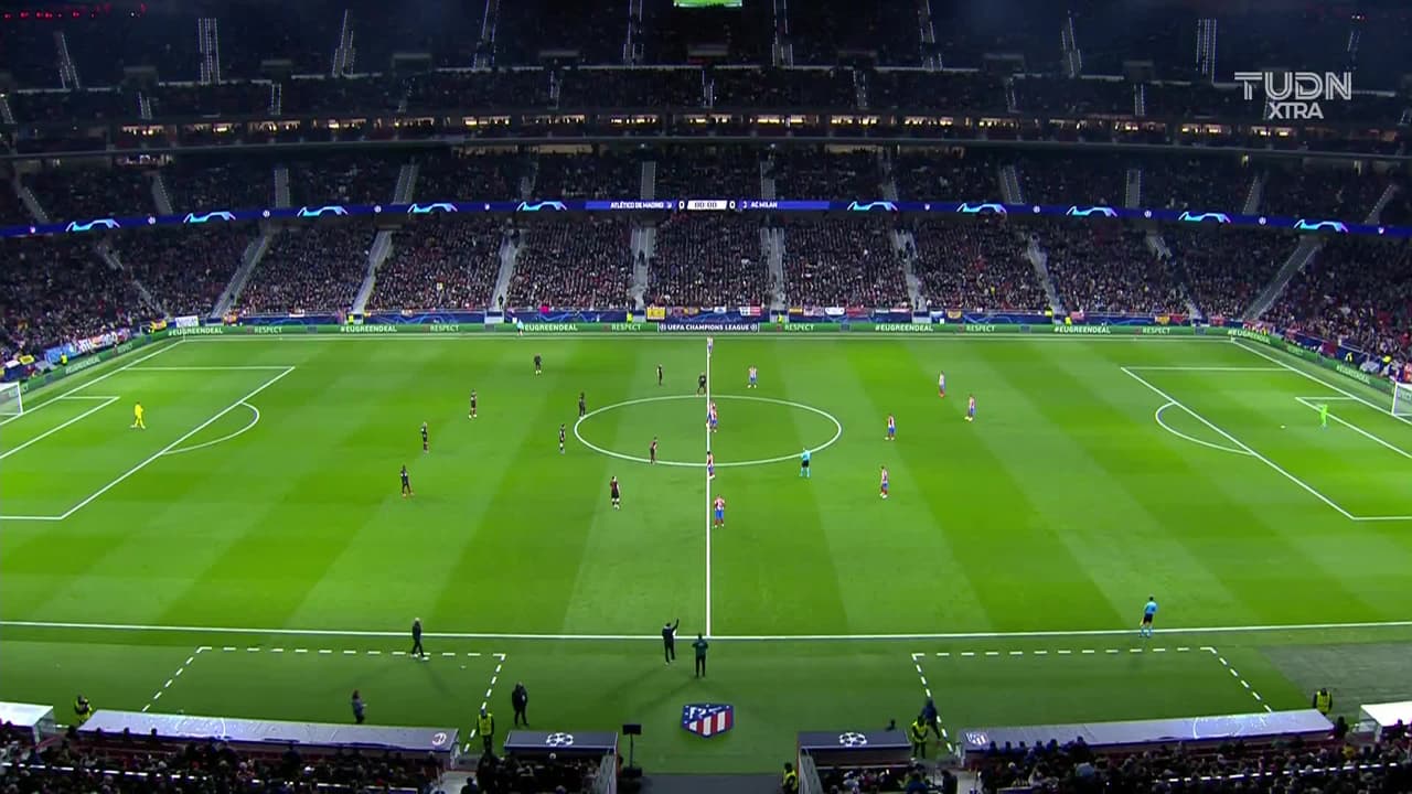 Arranca el partido y la pelota está en juego.