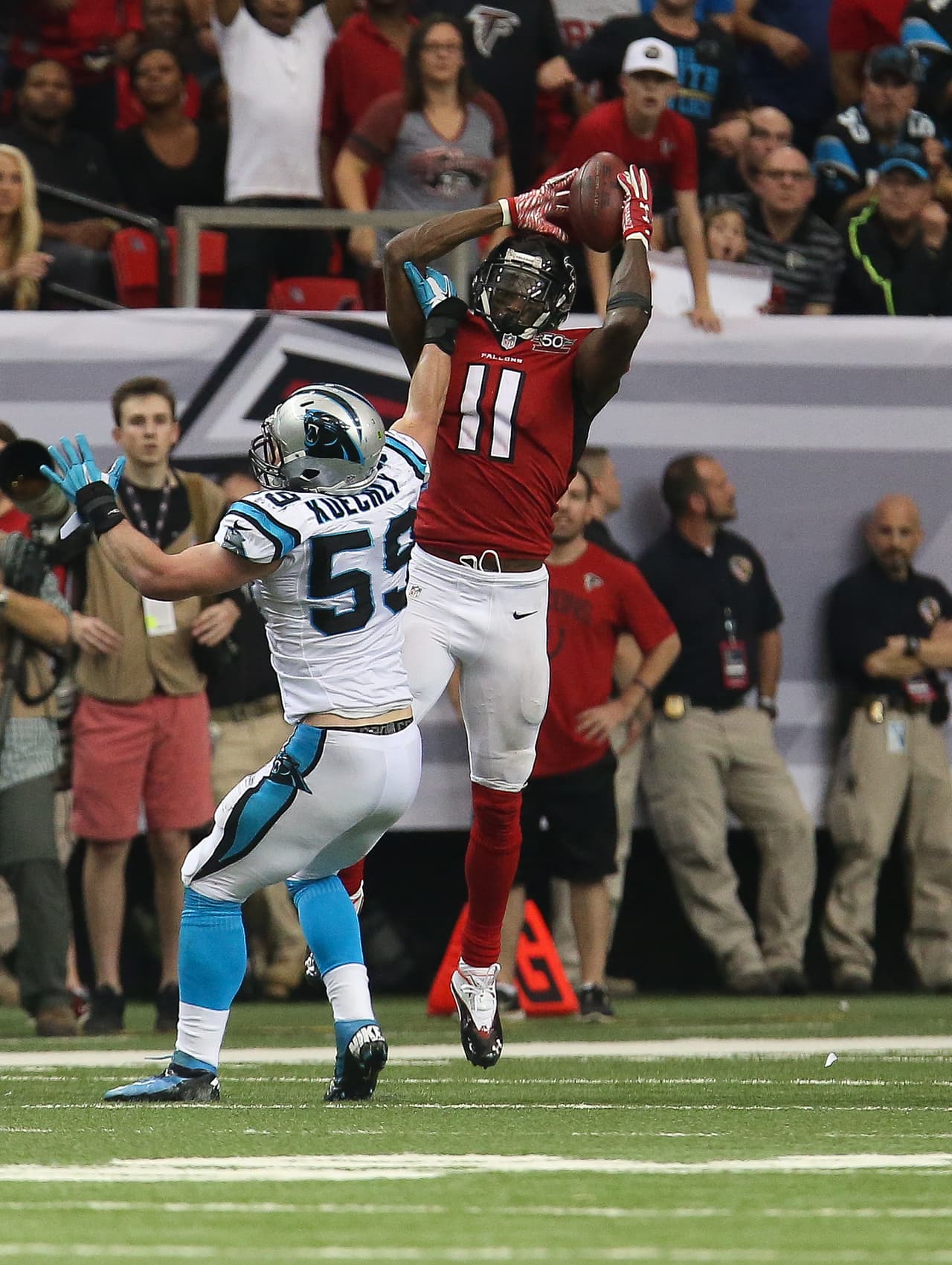 Jones le pisa los talones a Antonio Brown en la jerarquía de receptores, de hecho Jones es claramente el más dominante físicamente de los dos. Cerró el 2015 con la segunda mejor marca de más recepciones con 136 y yardas en recepciones con 1,871 en la historia de la liga.