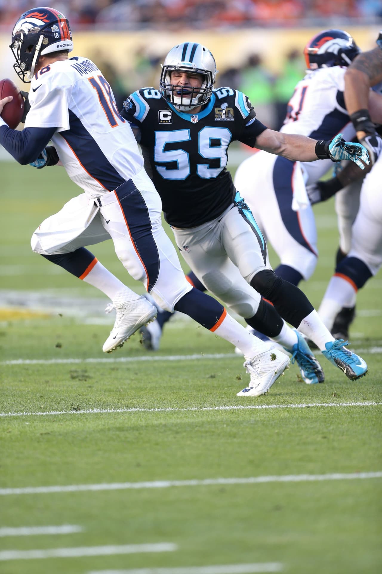 Los Panthers exigen más a sus linebackers que cualquier otro equipo, y Kuechly lidera el grupo con su gran atletismo y habilidad para reaccionar y leer la jugada de manera asombrosa.