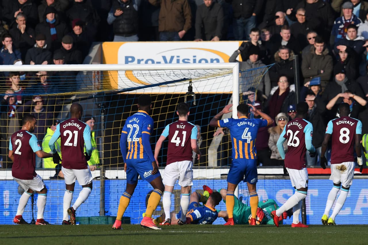 Se esperaba que West Ham no tuviera mayores dificultades para sortear el encuentro de hoy, pero no lograron perforar el arco rival.