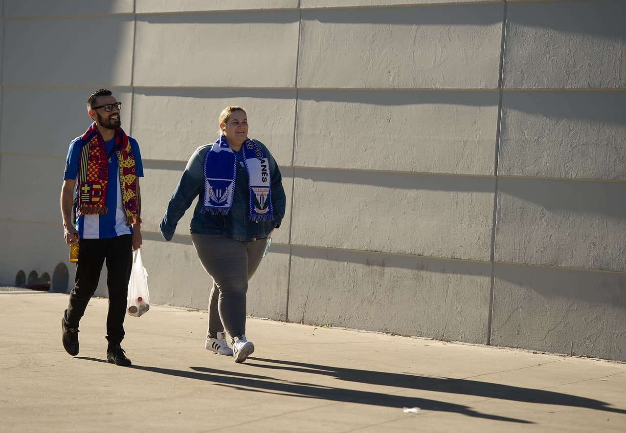 Los fanáticos del Leganés, equipo que está en mitad de tabla en España, llegaron al estadio Buterque con la idea de, más que ver ganar a su equipo, disfrutar del espectáculo.