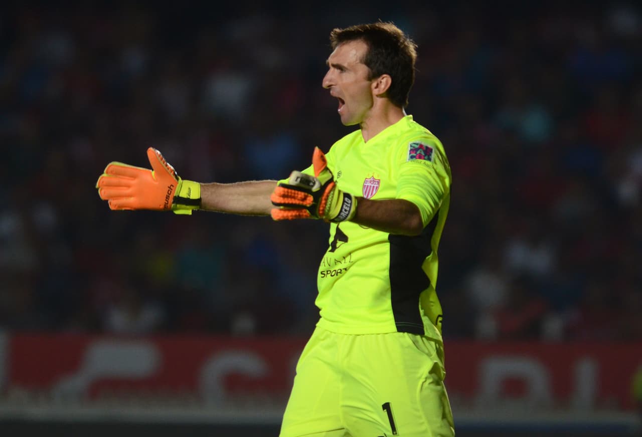 El portero Marcelo Barovero, de gran temporada con Necaxa, podría llegar al Monterrey.