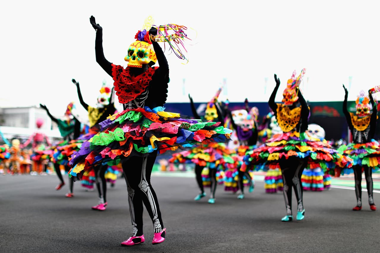 Tras el desfile, el turno fue para las comparsas mexicanas que mostraron parte de la cultura del país.