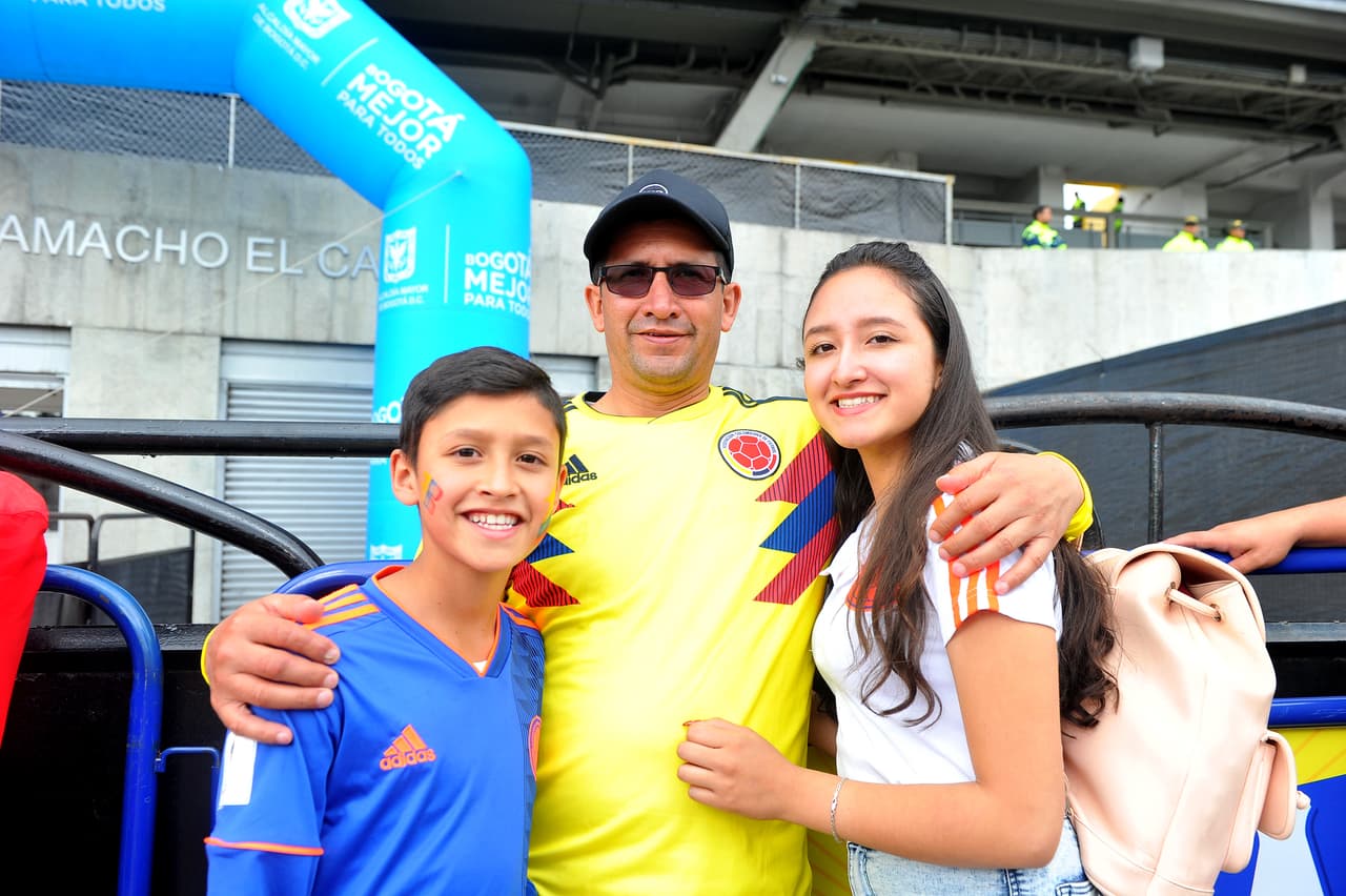 Este es el recibimiento que le dieron los aficionados a la Tricolor en Bogotá luego de que en 2010 habían jugado por última ocasión en la capital del Colombia previo a su partido de despedida ante Panamá, para luego antender los asuntos de la Copa América 2019.