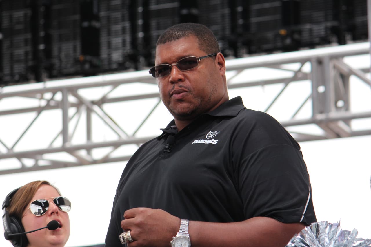 Te invitamos a disfrutar de las mejores imágenes de la visita de los Raiders al 'Coloso de Santa Ursula' promocionando el juego del próximo 21 de noviembre ante los Houston Texans.