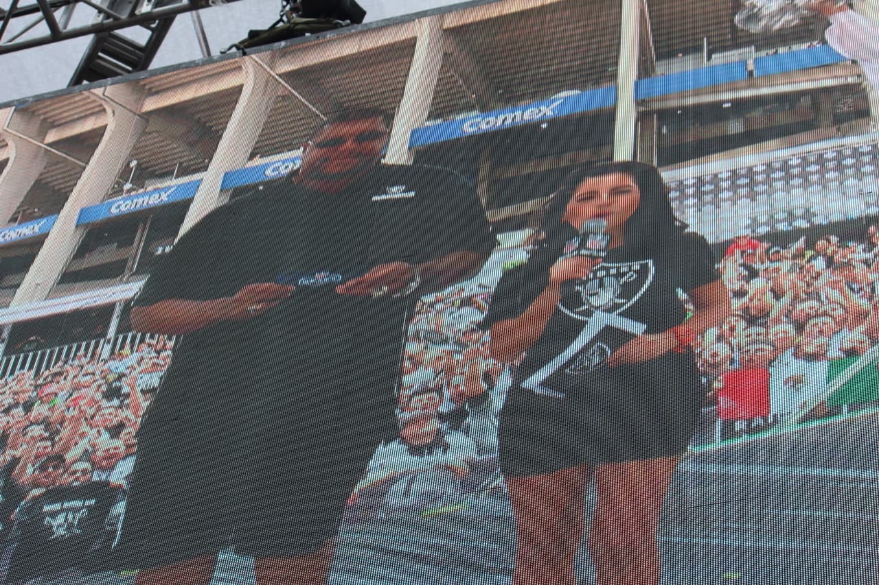 Te invitamos a disfrutar de las mejores imágenes de la visita de los Raiders al 'Coloso de Santa Ursula' promocionando el juego del próximo 21 de noviembre ante los Houston Texans.