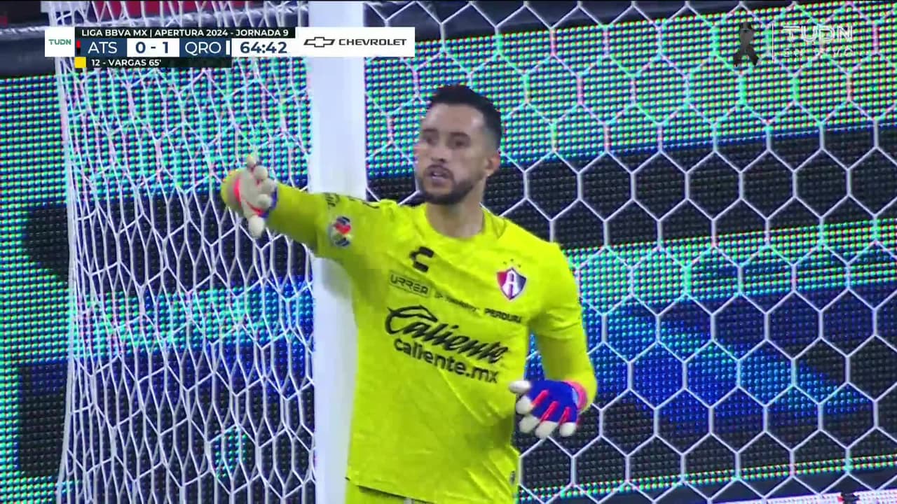 ¡TIRO ATAJADO! disparo por Pablo Barrera.