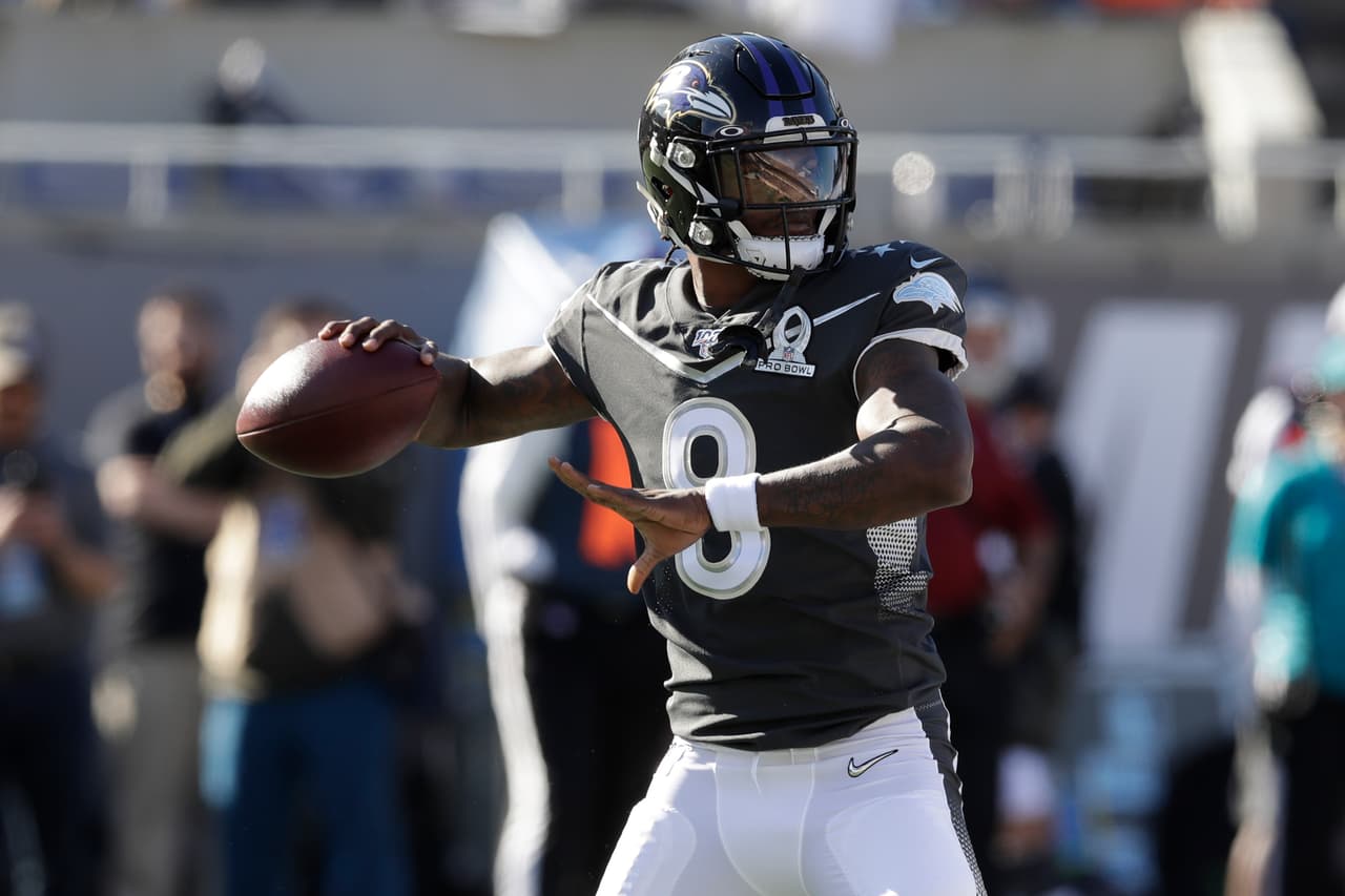 Lamar Jackson lideró a la NFC con 165 yardas por aire en 16 de 23 pases, además lanzó dos touchdowns.