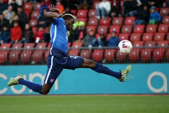 Gyasi Zardes: 6 Uno de los mejores en la cancha en el primer tiempo. Su movilidad y velocidad fueron peligros constantes en el arco mexicano. Se perdió un poco en la segunda mitad ante la marca personal.