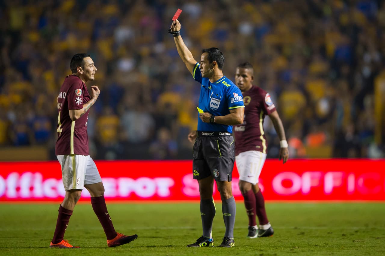 Cinco años después, en la final del Apertura 2016, las cosas nuevamente se pondrían picosas en la vuelta entre Tigres y América. Jorge Isaac Rojas fue el árbitro.