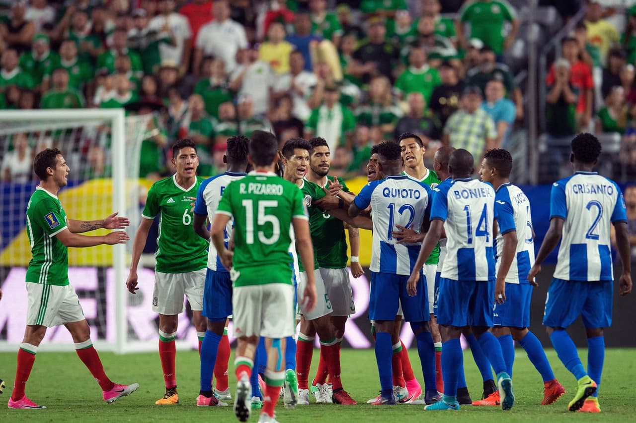 Durante el encuentro se dio un pequeño conato de bronca el cual fue controlado de inmediato por el cuerpo arbitral.