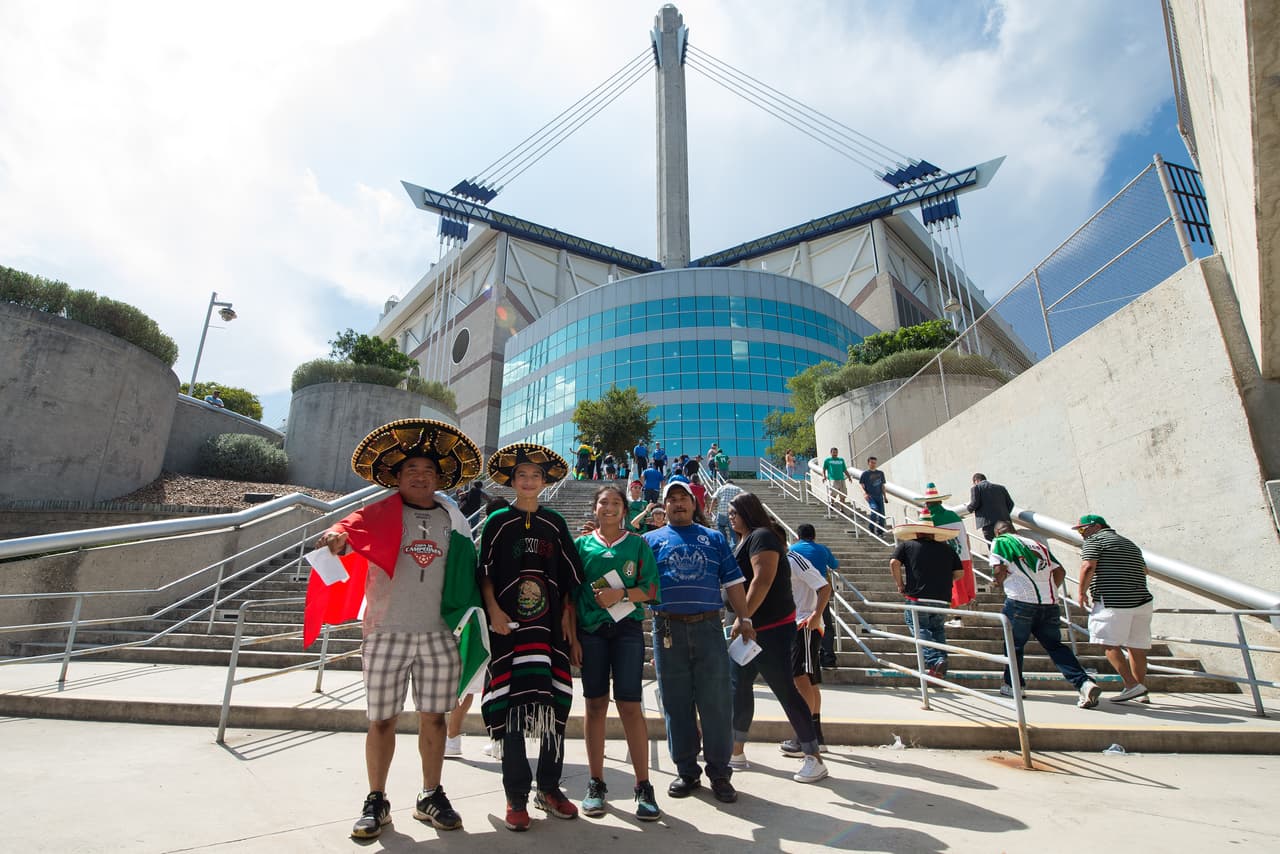 O también había quienes con trajes típicos llamaban la atención.