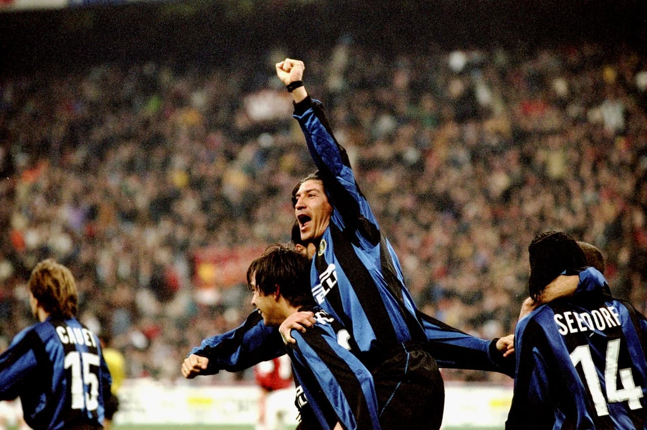Eso no le impidió celebrar un título de Copa de la UEFA con Inter, en una final en 1998 en la que incluso marcó uno de los goles del triunfo.