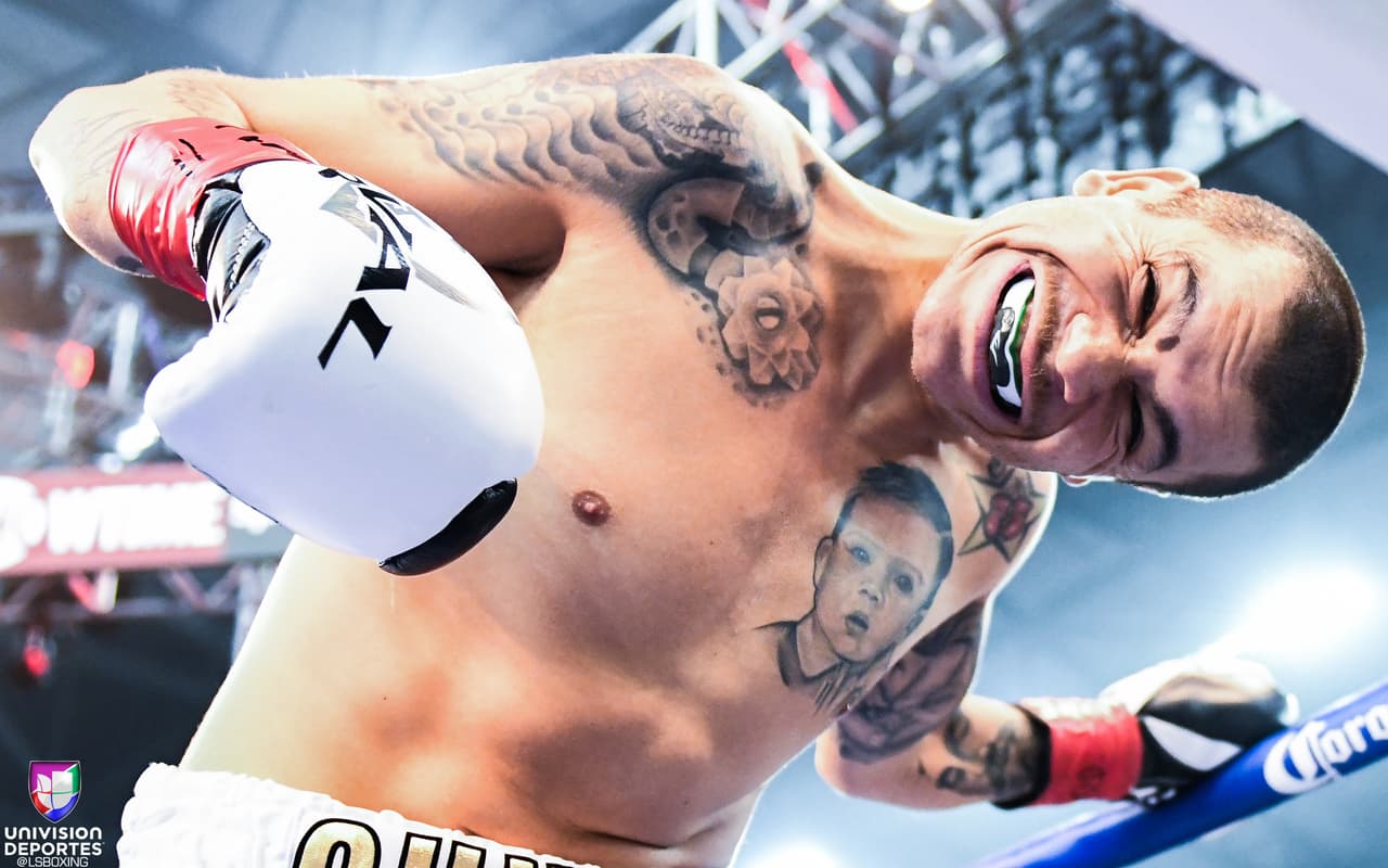 En la pelea coestelar de la noche, el campeonato supergallo de la Asociación Mundial de Boxeo (AMB), Daniel Roman le quitó el invicto al mexicano Moisés 'Chucky' Flores por amplia decisión unánime. Las tarjetas fueron de 116-112, 118-110 y 120-108 para el campeón.