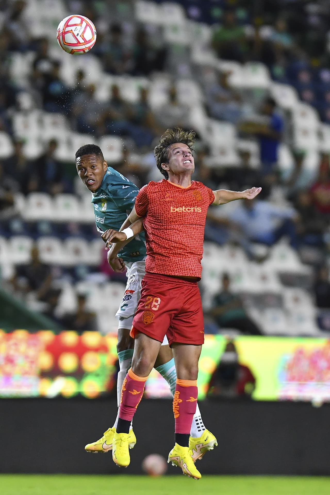 El encuentro fue muy peleado en medio campo.