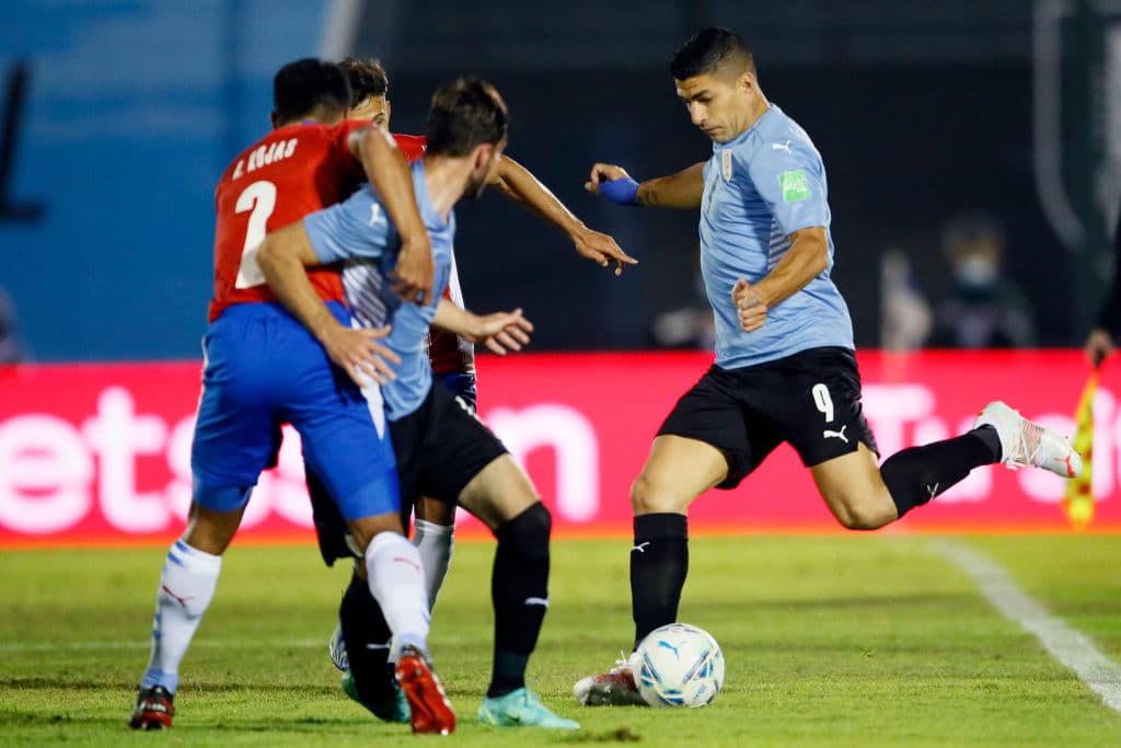 La gran ofensiva de Uruguay no logra batir a Antony Silva y empatan 0-0 en la séptima jornada de las eliminatorias rumbo a Qatar 2022.