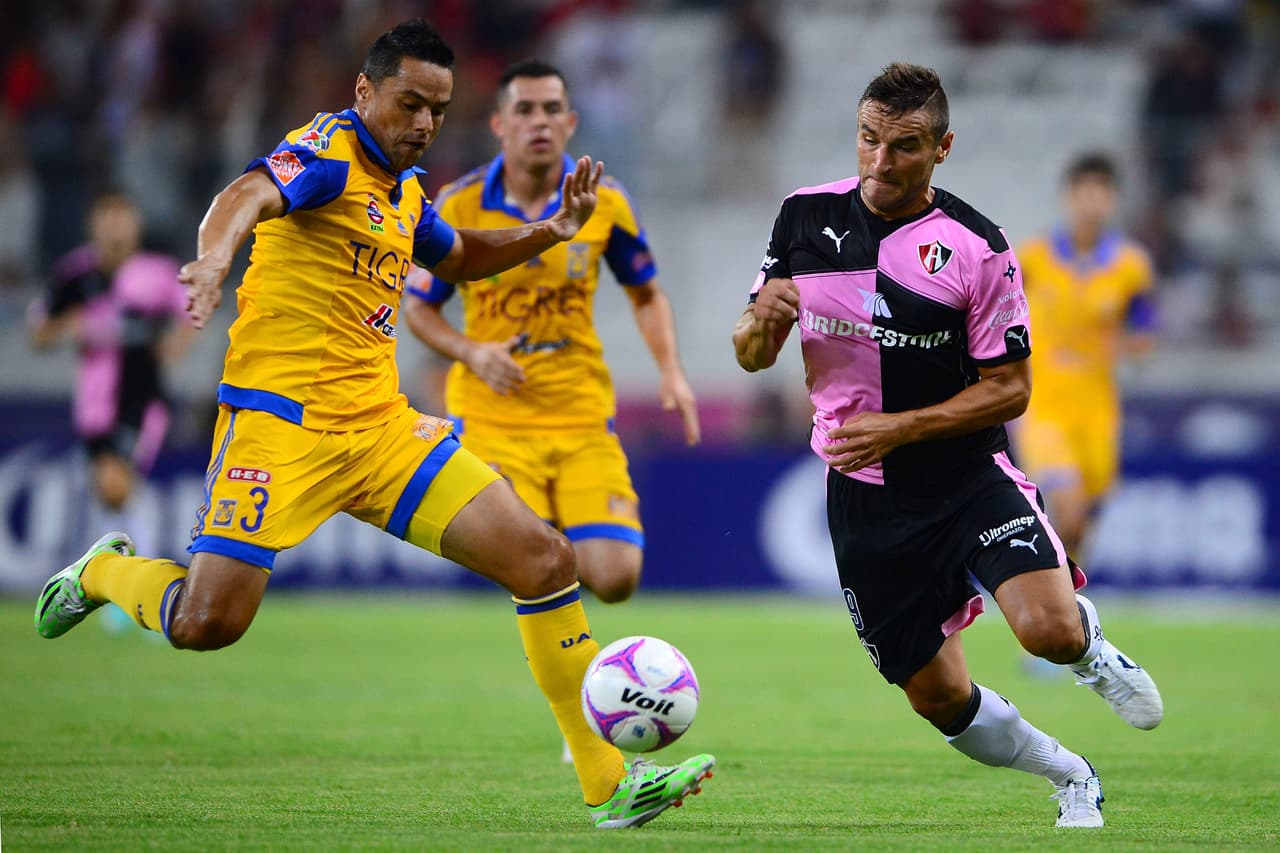 Juninho fue otro de los elementos que destacaron en la defensa esta jornada, el defensor de Tigres se mostró como una fiera para ayudar a que su equipo sacara el cero de la cancha del Jalisco ante Atlas.