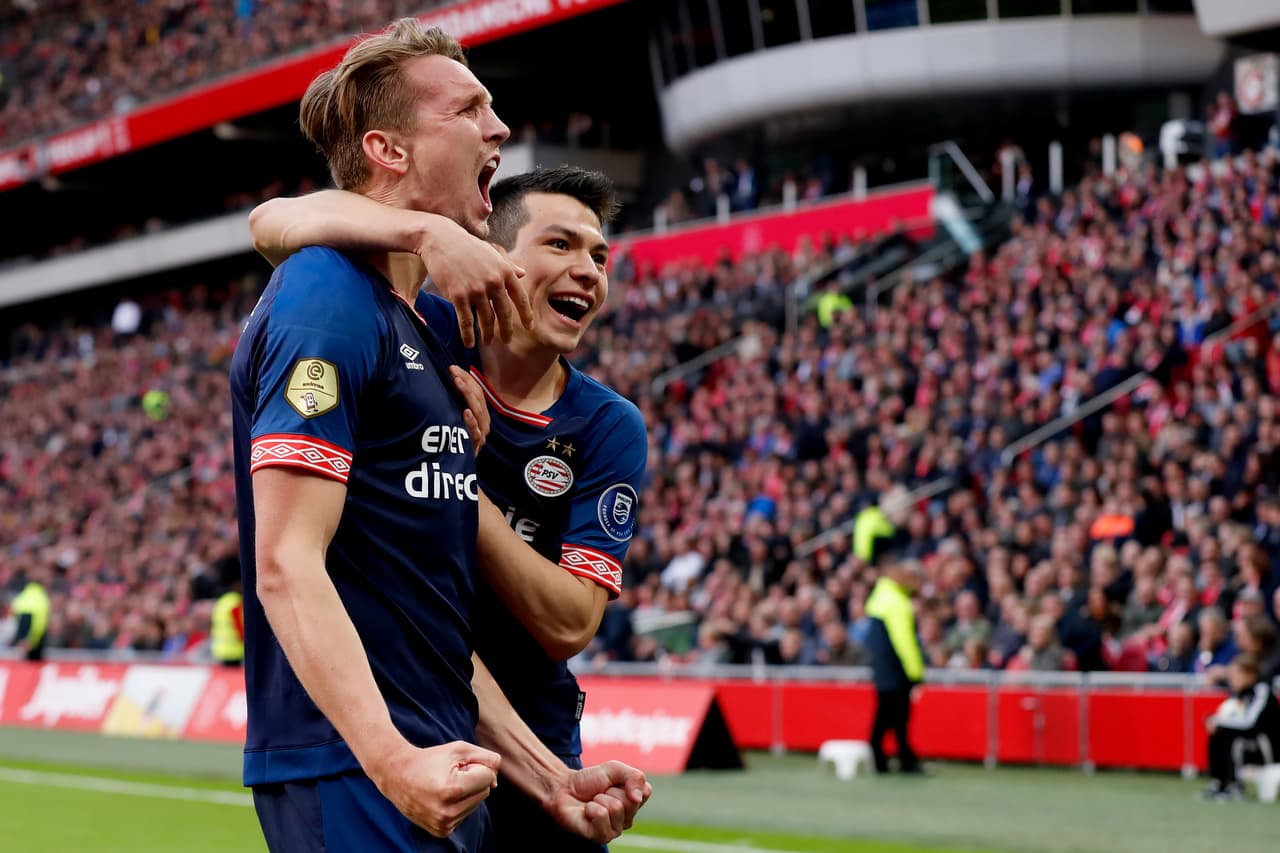 Un minuto después llegó el empate de PSV Eindhoven por medio de Luuk de Jong, lo que sirvió para la fiesta de Lozano y sus compañeros.