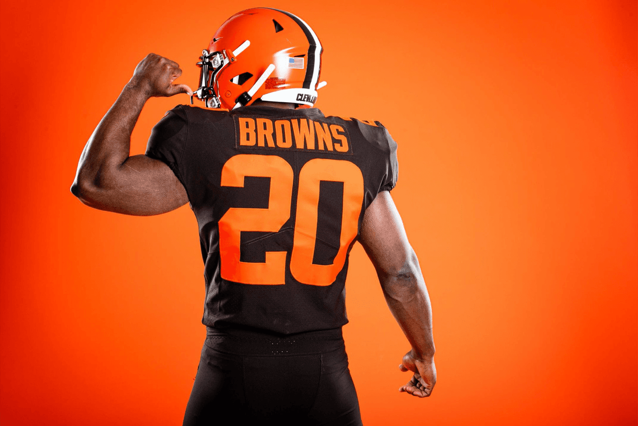Así luce la nueva imagen de los Browns, con algunos ajustes en las combinaciones y cambio de tipografía de los números.