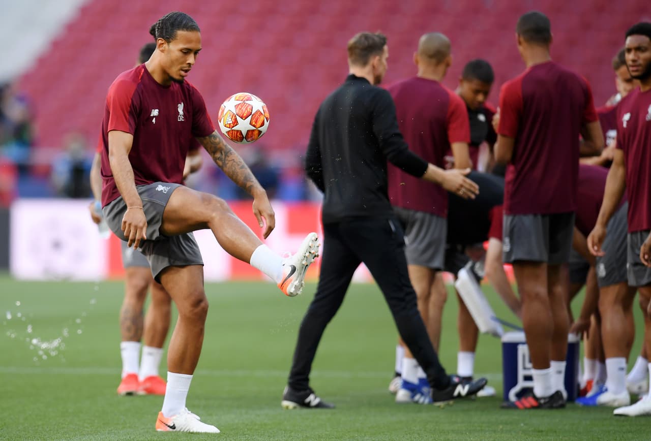 Liverpool vive las últimas horas previas a la Final de la UEFA Champions League con alegría e incluso la presencia de Andrea Pirlo en su reconocimiento del campo del Metropolitano. Los dirigidos por Jürgen Klopp ultimaron detalles en una sesión de entrenamiento con acceso a la prensa.