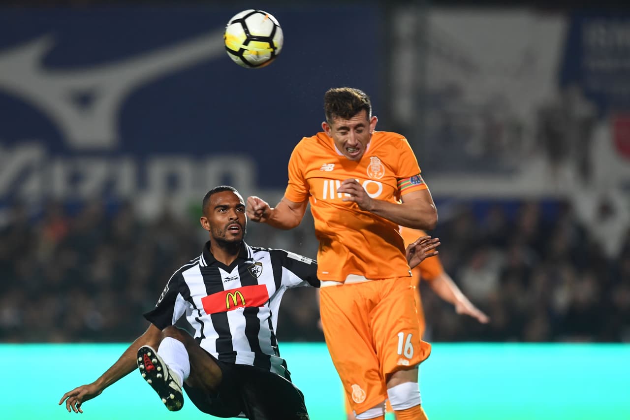 Con Héctor Herrera titular, el Oporto responde al Benfica goleando 5-1 al Portimonense