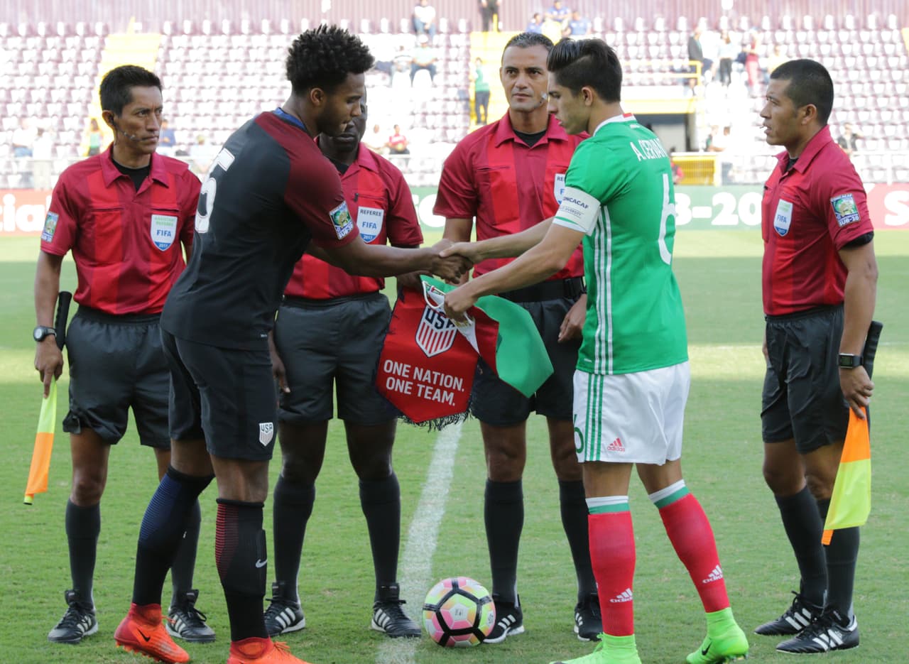 México quedó sin puntos al igual que El Salvador que aún no se ha estrenado en este triangular, cuyos dos primeros lugares clasificarán al Mundial.