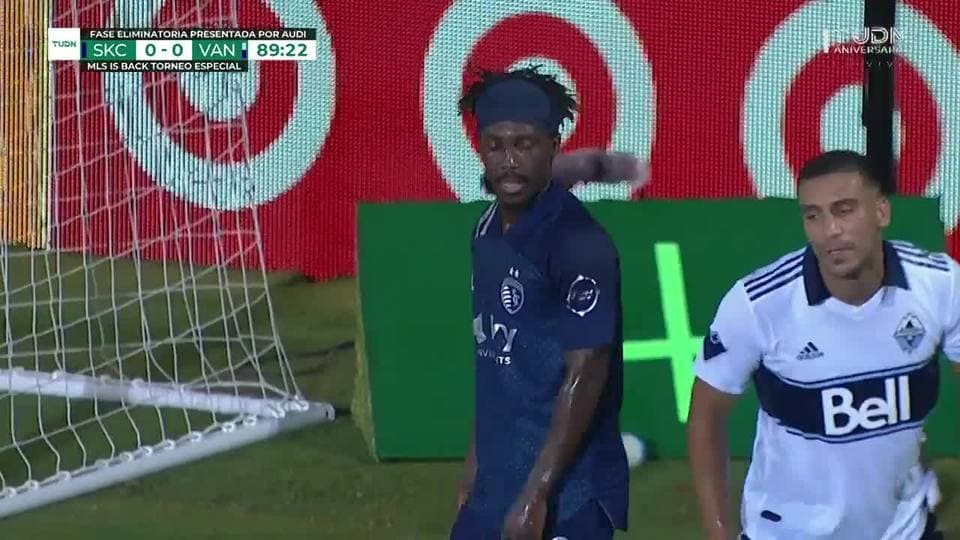 Tiro desviado de Luis Martins