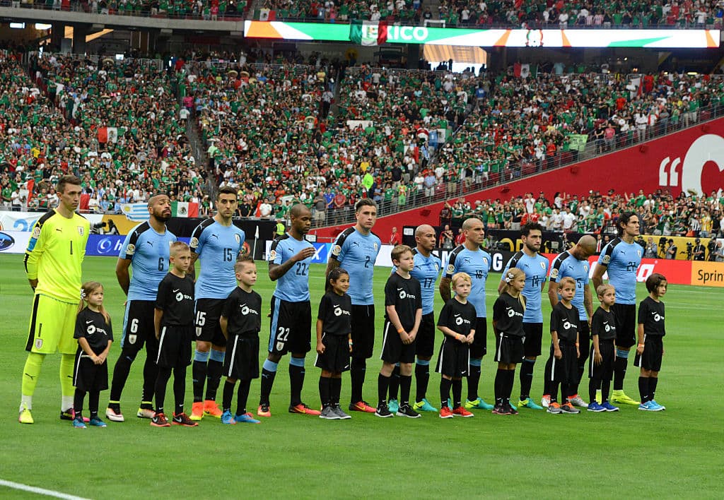 Uruguay llegó a este juego en medio de un excelente comienzo en la Eliminatoria Suramericana y tuvo a sus titulares, excepto Luis Suárez por lesión, disponibles. Ahora tiene el mismo equipo.