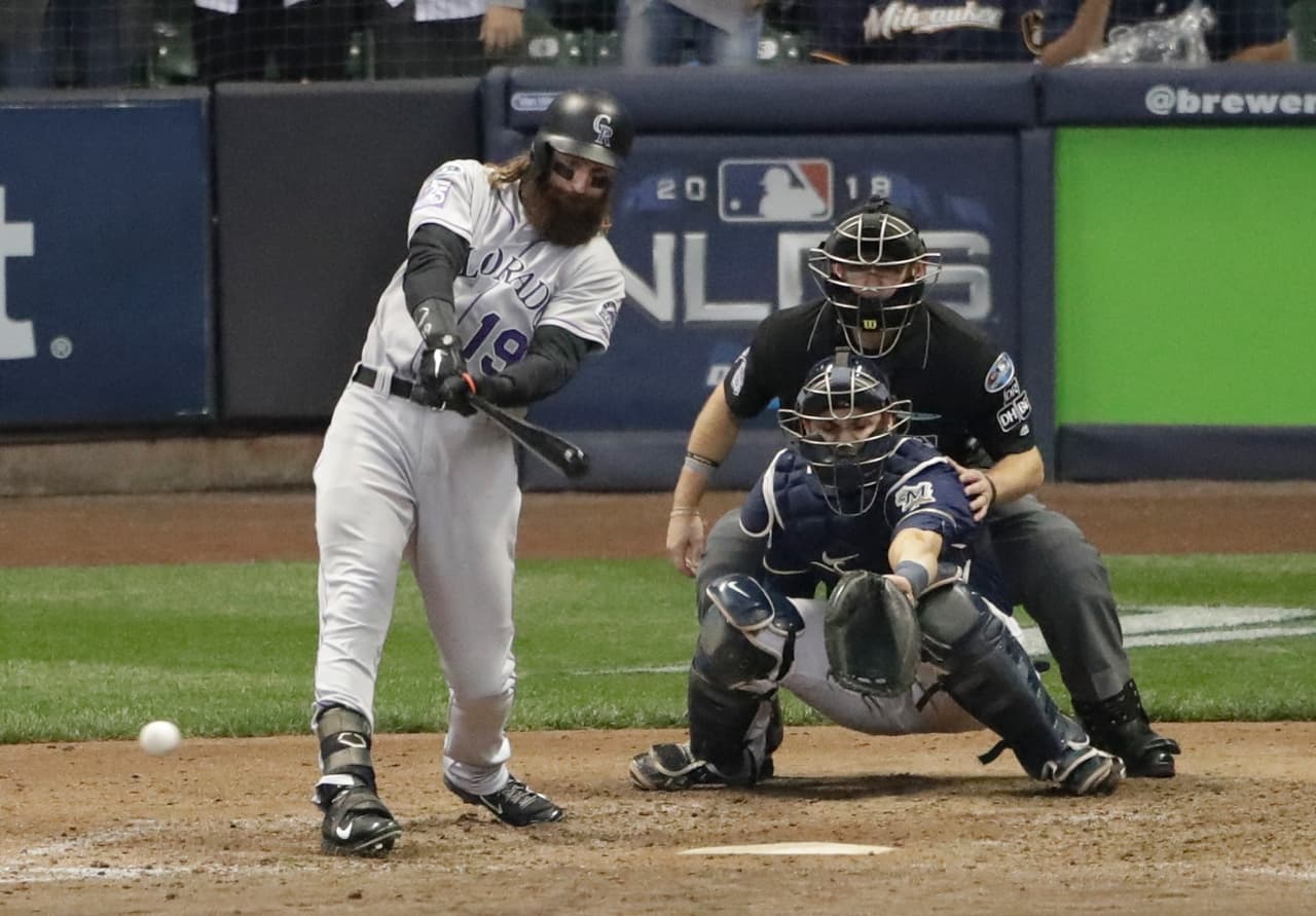 Pero en la novena entrada todo cambió. Blackmon pegó sencillo al derecho para remolcar a Gerardo Parra, quien se embasó con sencillo, para poner la primera anotación de Colorado y ponerse 2-1.