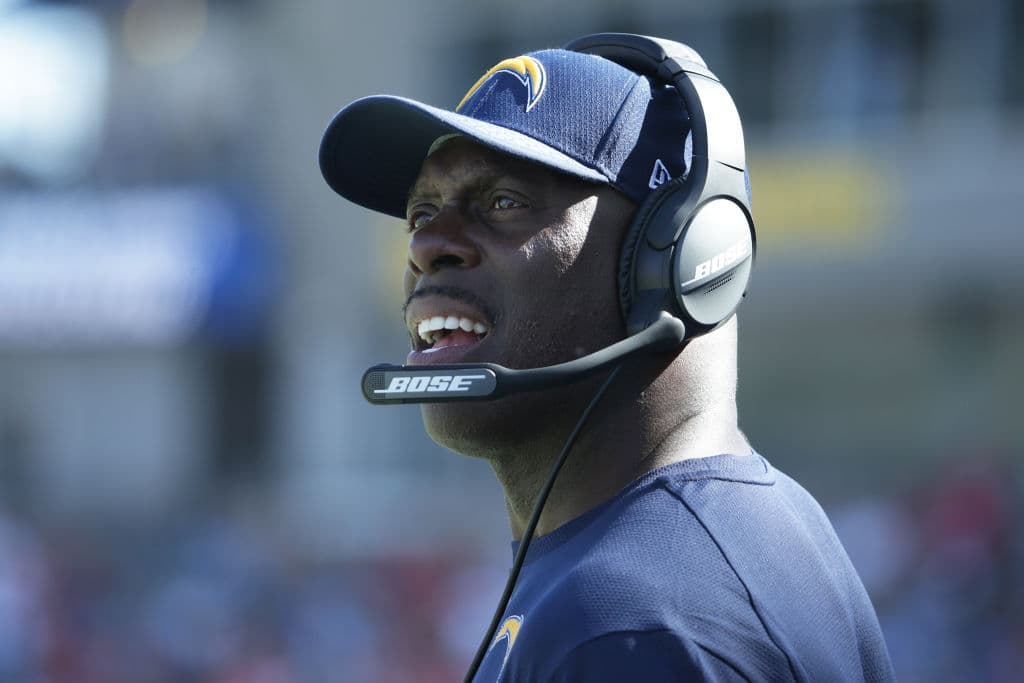 La ofensiva del coach Anthony Lynn por vía aérea fue la mejor de la liga, la sexta en touchdowns por pase y con dos defensivos (Joey Bosa y Melvin Ingram) con doble dígito en capturas de quarterback.