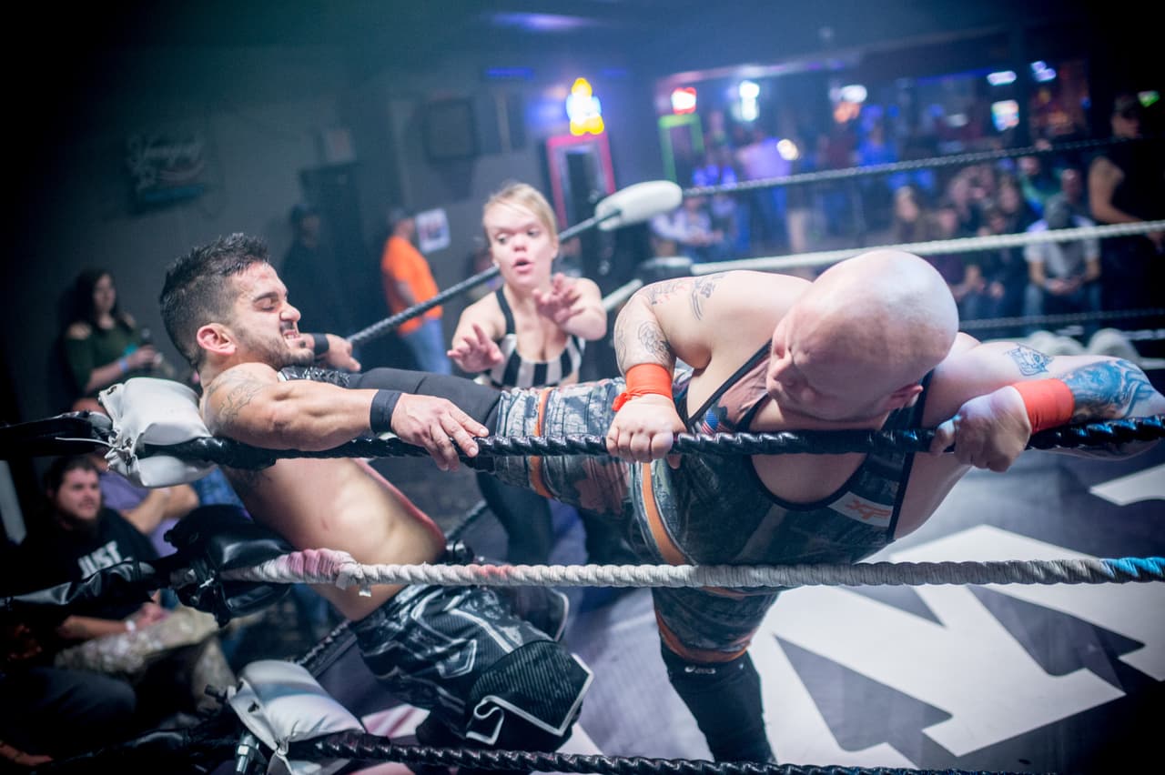 Con toda la rudeza del caso, los combates en el cuadrilátero nada tienen que envidiarle al resto.