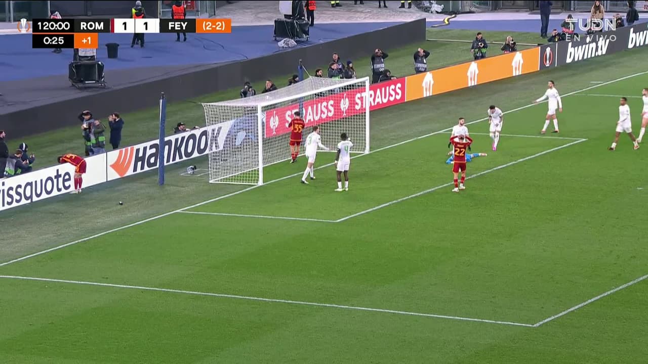 ¡TIRO ATAJADO! disparo por Romelu Lukaku.