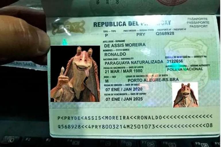 Los memes le dan con todo a Ronaldinho, quien presentó un pasaporte falso con nacionalidad paraguaya.