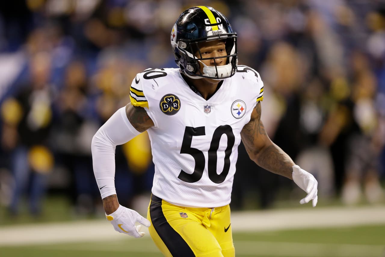 Pittsburgh Steelers inside linebacker Ryan Shazier (50) before an NFL football game against the Indianapolis Colts in Indianapolis, Sunday, Nov. 12, 2017. (AP Photo/AJ Mast)