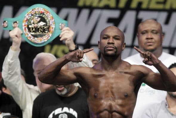 Mayweather Jr. mostró un físico impecalble, el estadonidense detuvo la balanza en 146 libras.