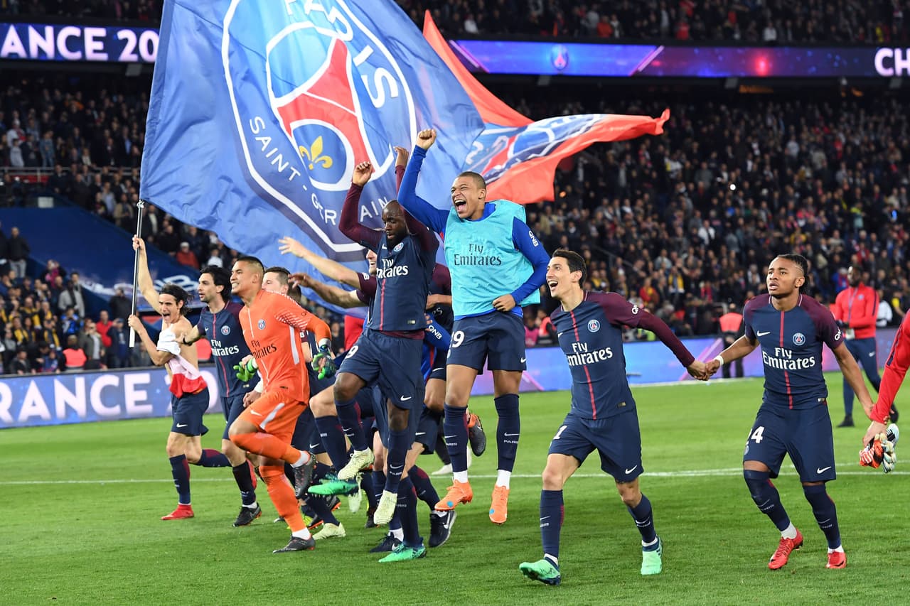 Los jugadores de PSG vivieron una gran fiesta luego de volver a ser campeones de la Liga de Francia tras goleada 7-1 contra Mónaco, su gran rival y anterior ganador. Así se celebra con todo.