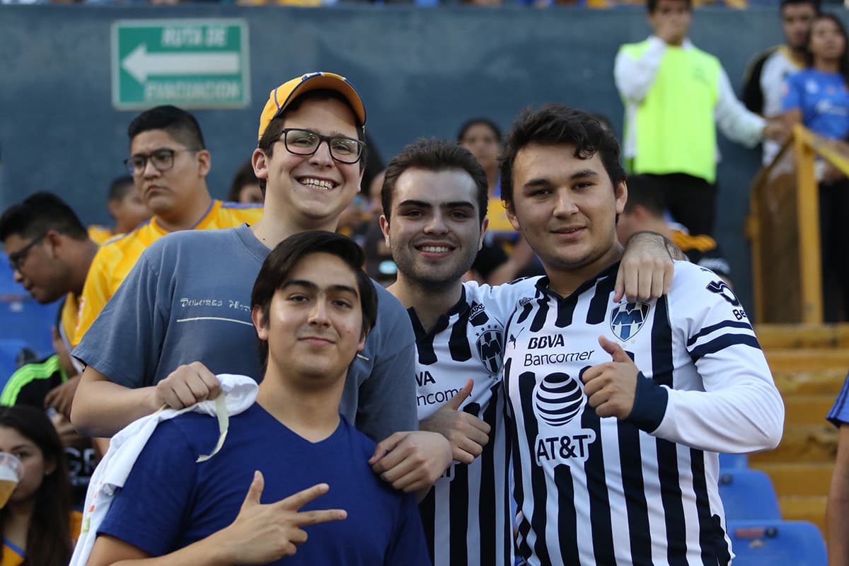 En el interior del estadio ya los fanáticos de Rayados disfrutaron la antesala del juego.