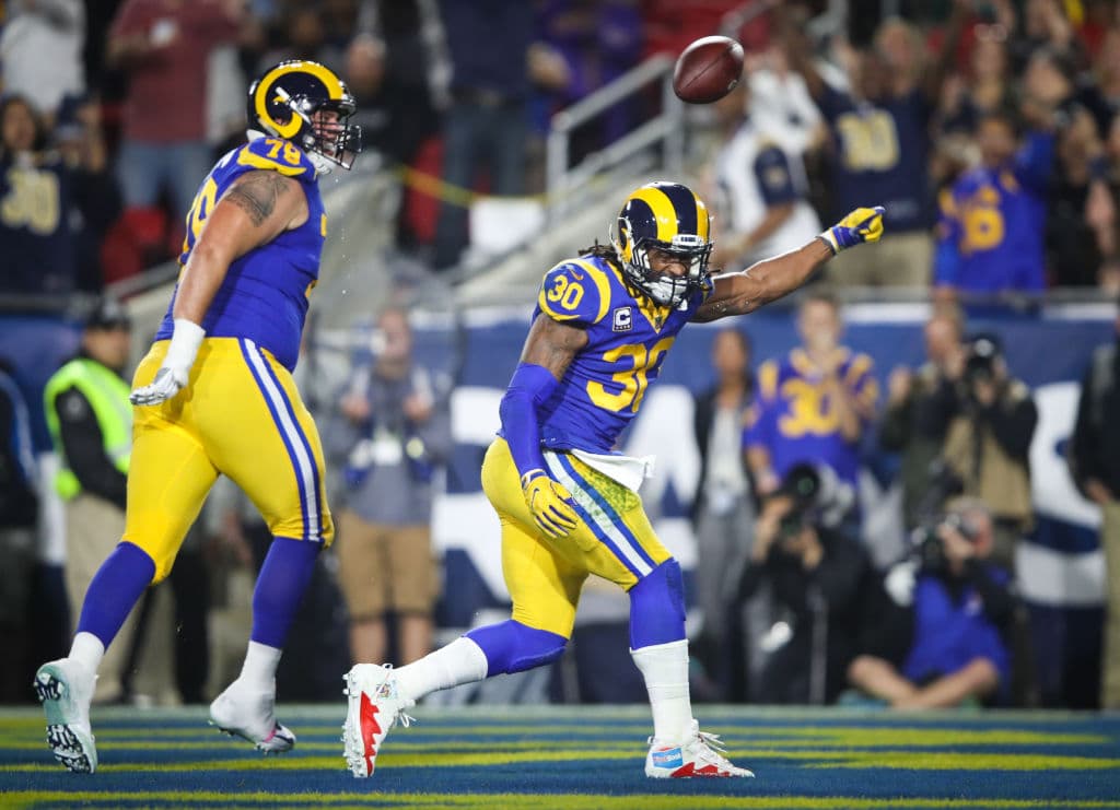 Aunque los Rams no estaban dispuestos a irse callados. Gurley timbró con su segunda anotación de la noche, una carrera de 1 yardas para poner 30-23 las cosas, aunque ahí quedó el intento.