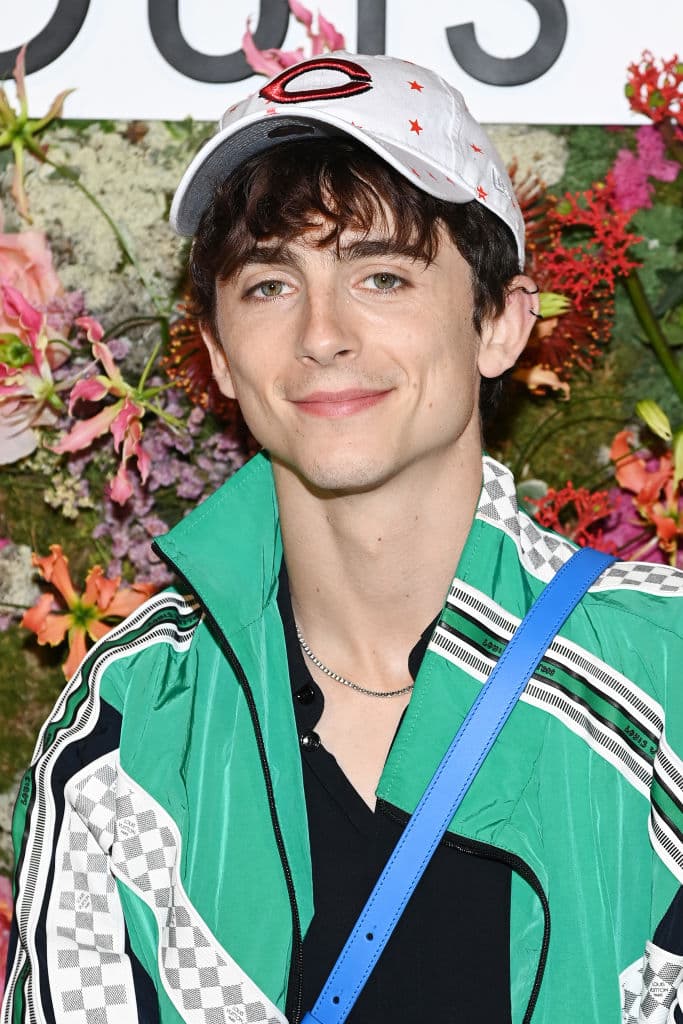 Villanueve habló en una entrevista con Vanity Fair Usa y dijo lo siguiente: “Creo que el libro, en su tiempo, era un retrato de la realidad del petróleo, el capitalismo y la explotación del planeta. Hoy, las cosas son simplemente peores. Es una historia sobre la mayoría de edad, pero también un llamado a la acción por parte de los jóvenes”.
<br>