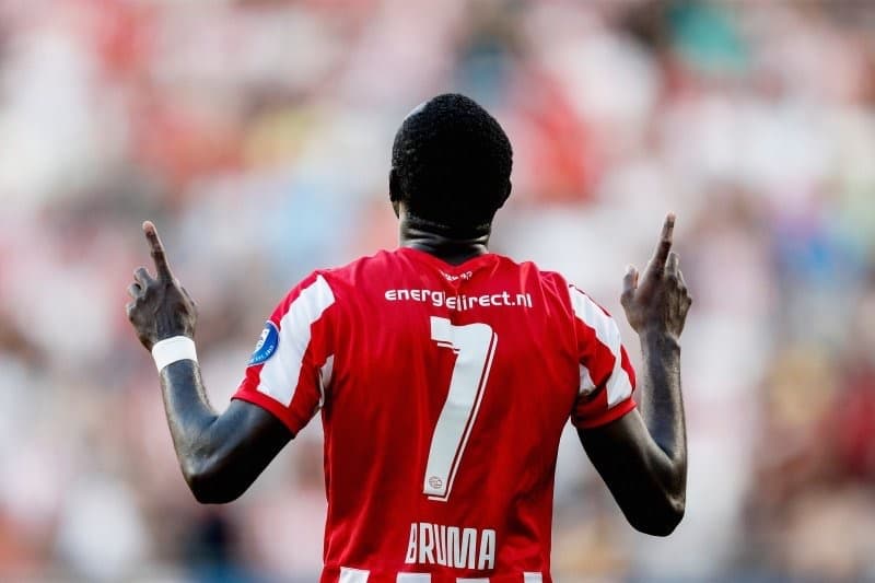 Y a los 14 minutos, el portugués Bruma adelantó al PSV, marcando el 1-0 en favor de los holandeses.